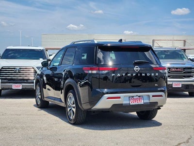 2025 Nissan Pathfinder SL