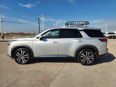 2023 Nissan Pathfinder Platinum