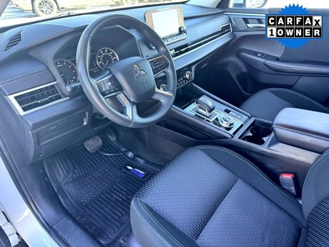 2022 Mitsubishi Outlander ES