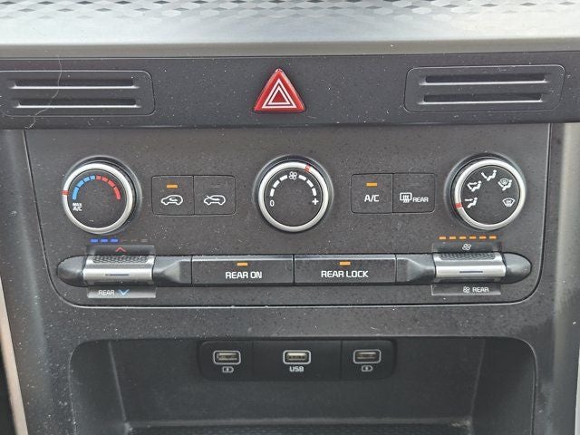 2022 Kia Carnival LX