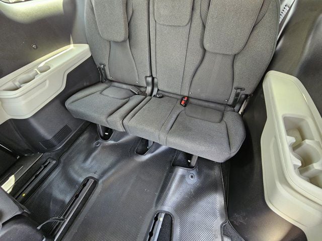 2022 Kia Carnival LX