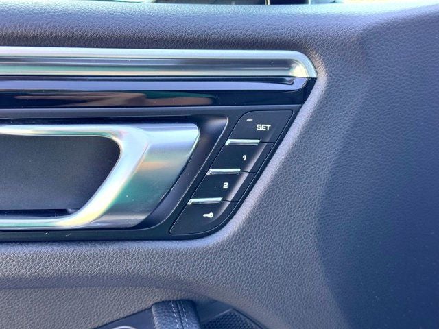 2020 Porsche Macan Base PREMIUM PACKAGE PLUS