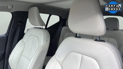 2022 Volvo XC40 Momentum