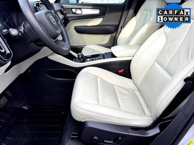 2022 Volvo XC40 Momentum