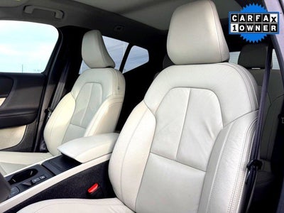 2022 Volvo XC40 Momentum