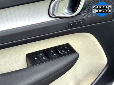 2022 Volvo XC40 Momentum