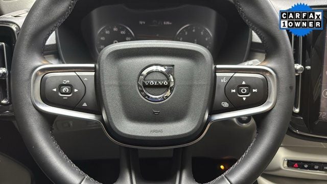 2022 Volvo XC40 Momentum