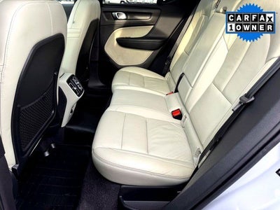 2022 Volvo XC40 Momentum