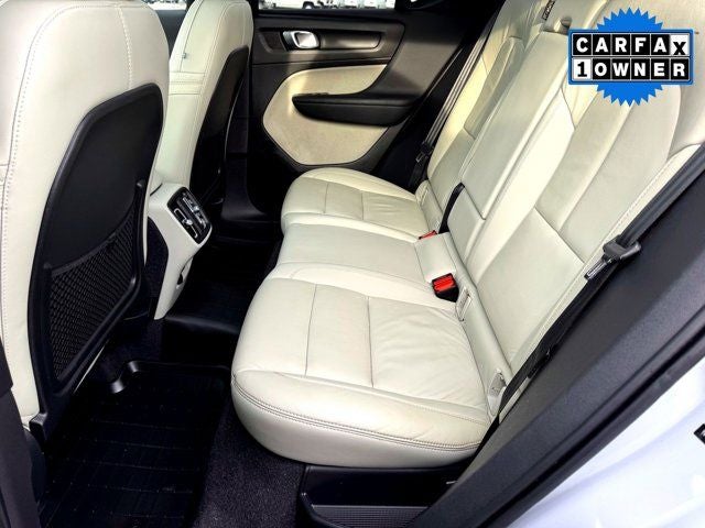 2022 Volvo XC40 Momentum