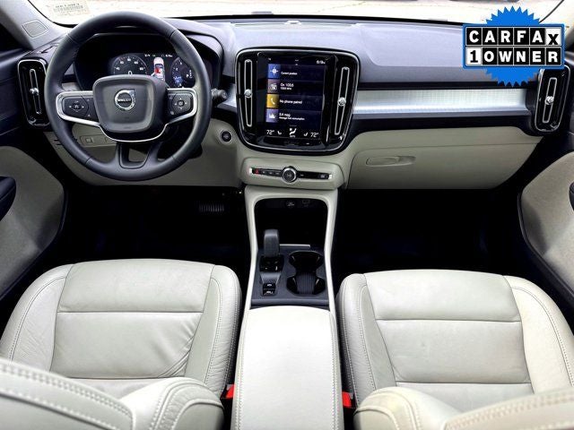 2022 Volvo XC40 Momentum