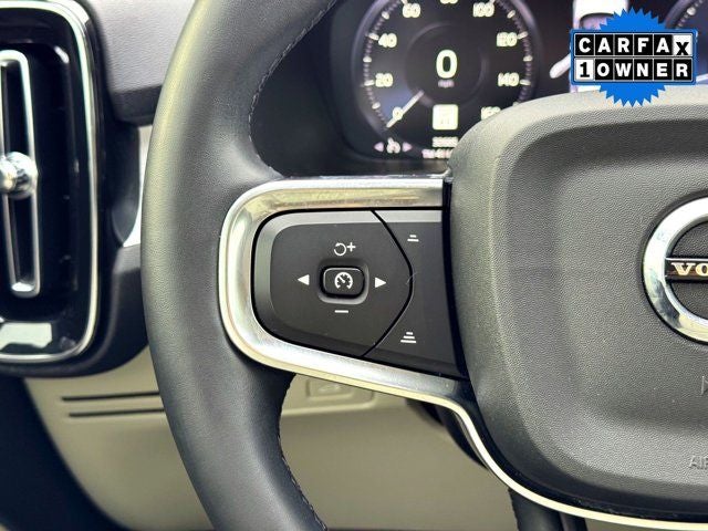 2022 Volvo XC40 Momentum
