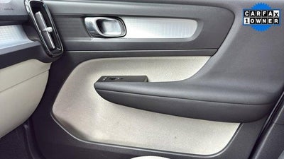 2022 Volvo XC40 Momentum