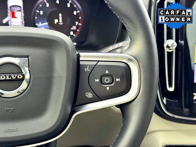 2022 Volvo XC40 Momentum