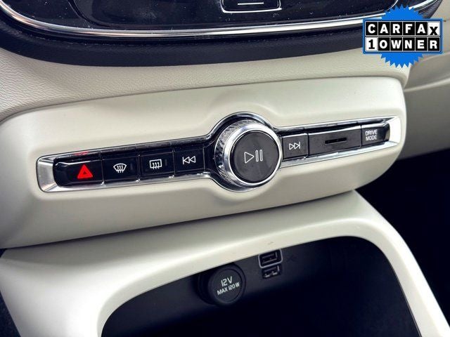 2022 Volvo XC40 Momentum