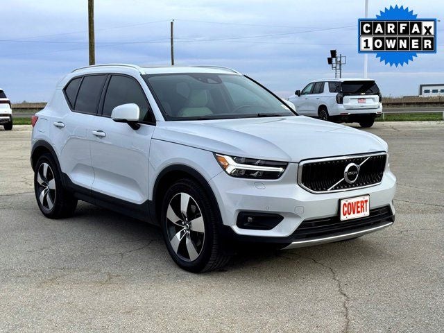 2022 Volvo XC40 Momentum
