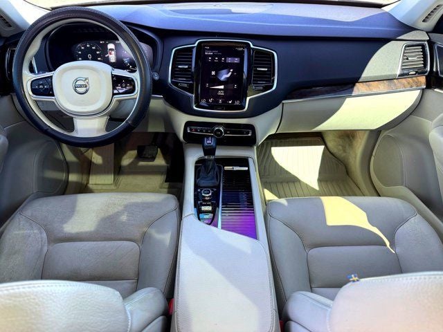 2016 Volvo XC90 T6 Momentum
