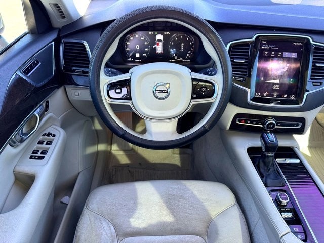 2016 Volvo XC90 T6 Momentum