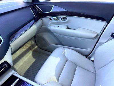 2016 Volvo XC90 T6 Momentum