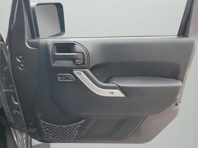 2014 Jeep Wrangler Unlimited 4WD 4dr Sahara