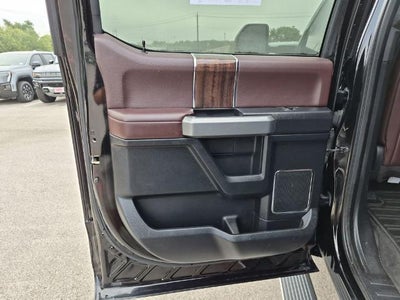 2017 Ford Super Duty F-350 SRW Platinum 4WD Crew Cab 6.75' Box