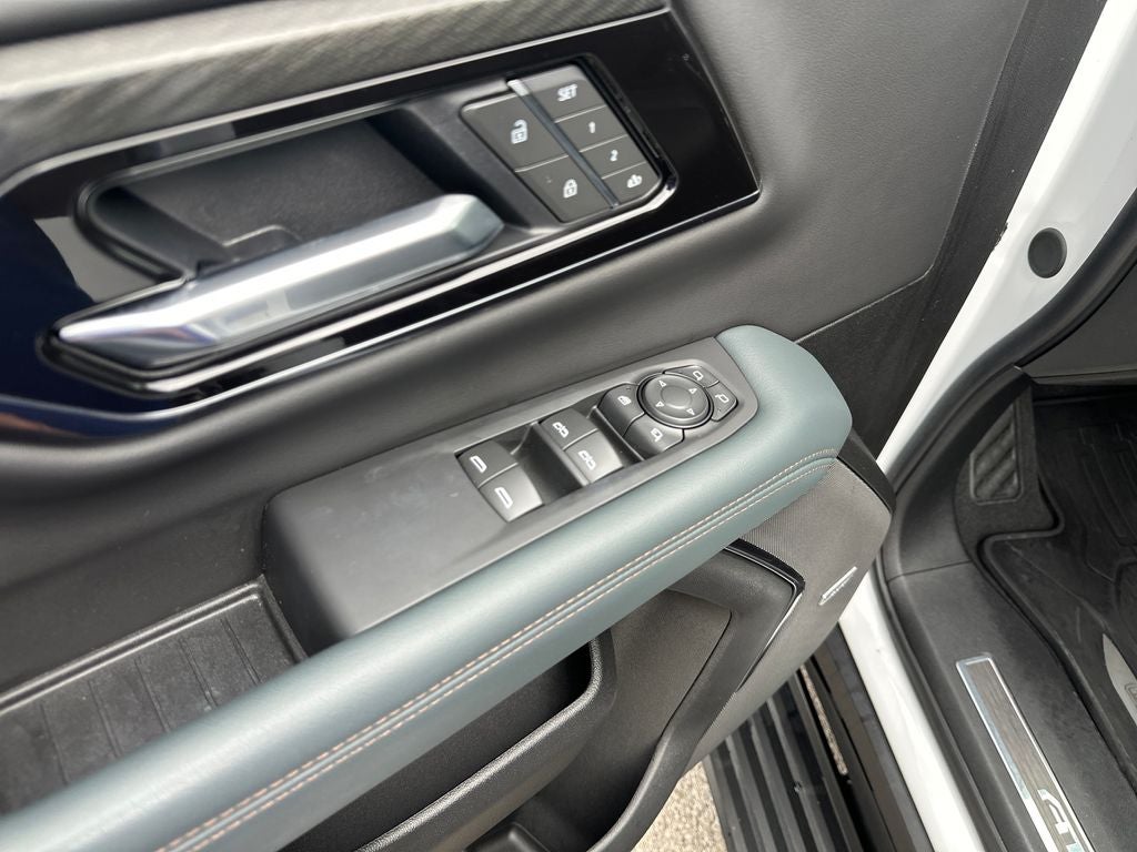 2025 GMC Yukon 4WD 4dr AT4
