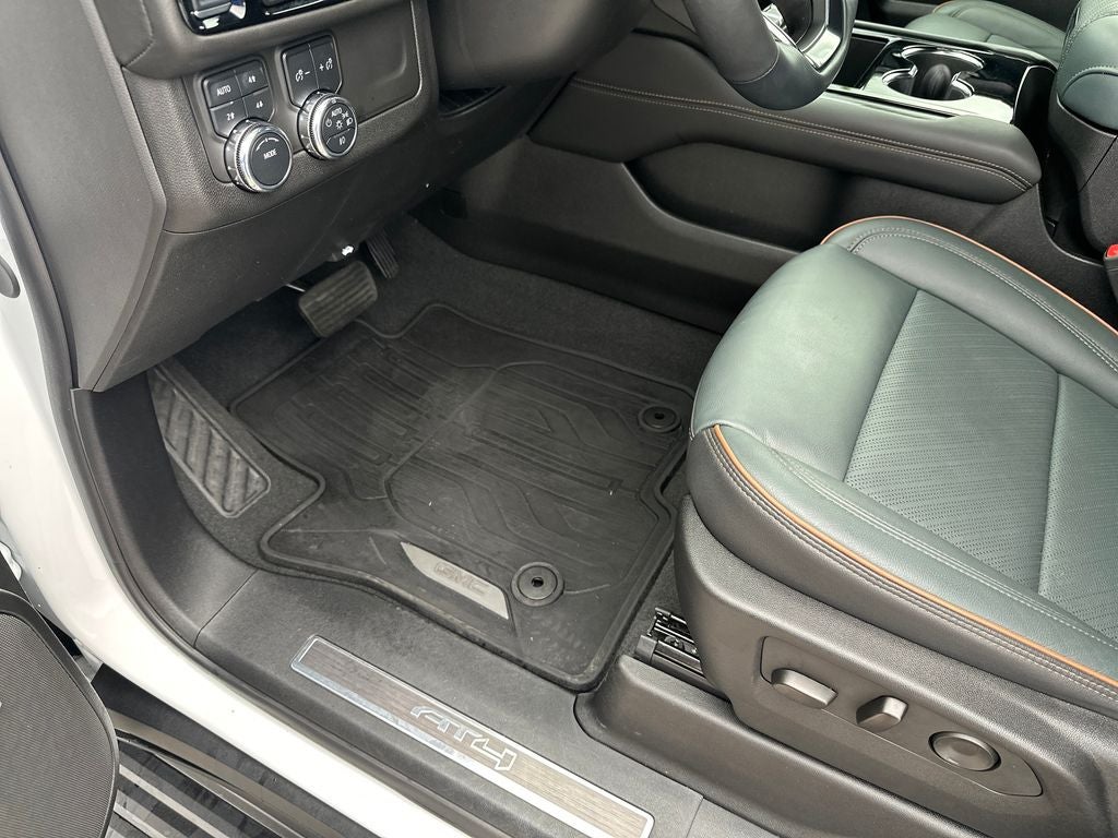2025 GMC Yukon 4WD 4dr AT4