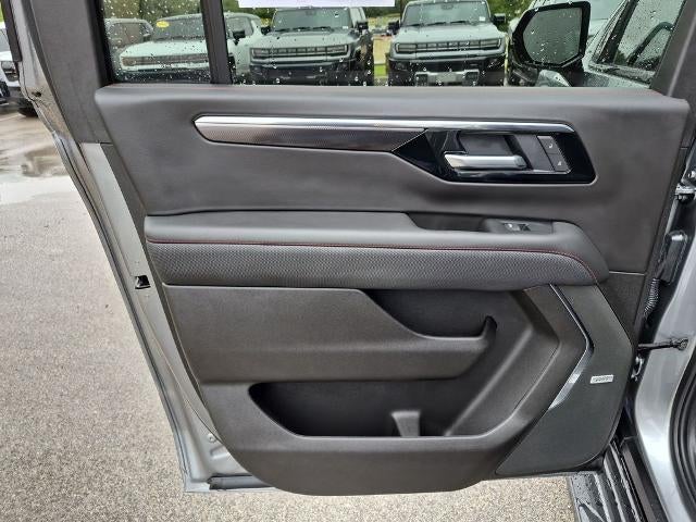 2025 Chevrolet Suburban 4WD RST