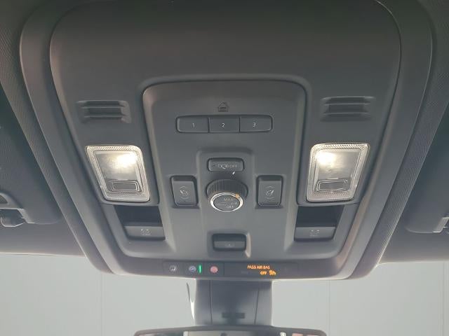 2022 Chevrolet Suburban 4WD RST