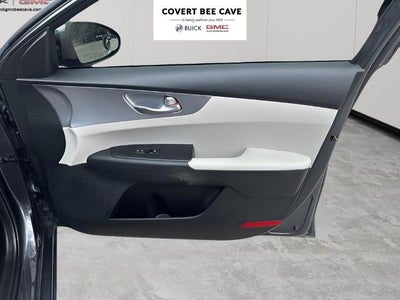 2022 Kia Forte LXS IVT