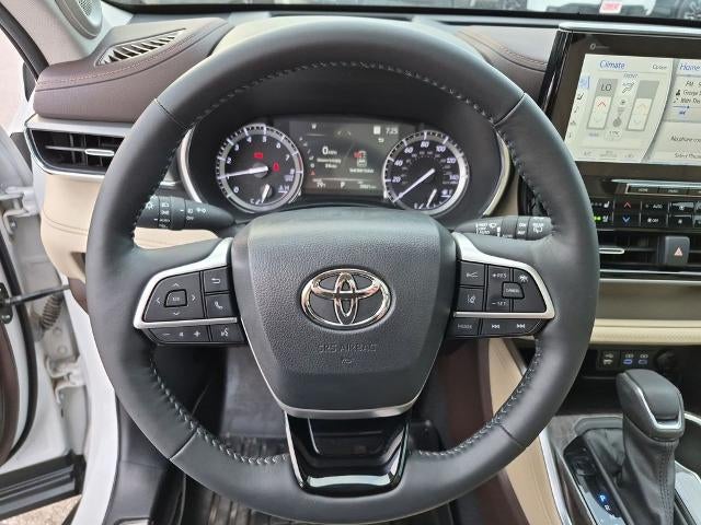 2022 Toyota Highlander Platinum AWD (Natl)