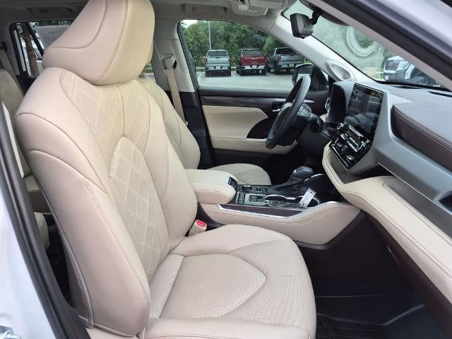 2022 Toyota Highlander Platinum AWD (Natl)