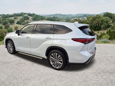 2022 Toyota Highlander Platinum AWD (Natl)