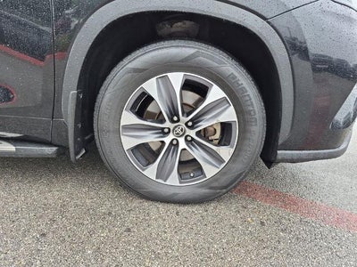 2022 Toyota Highlander XLE FWD (Natl)