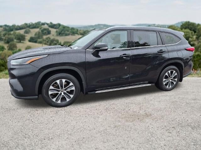 2022 Toyota Highlander XLE FWD (Natl)