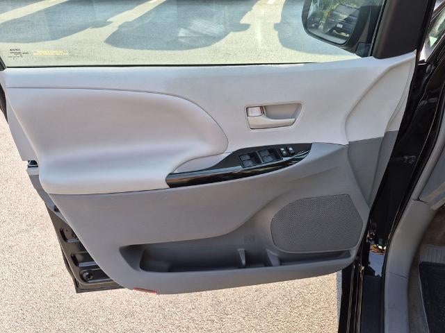 2014 Toyota Sienna 5dr 8-Pass Van V6 LE FWD (Natl)