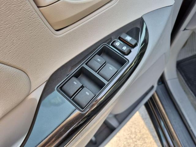 2014 Toyota Sienna 5dr 8-Pass Van V6 LE FWD (Natl)