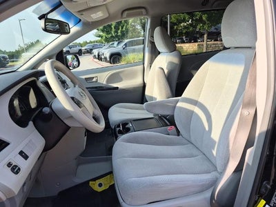 2014 Toyota Sienna 5dr 8-Pass Van V6 LE FWD (Natl)