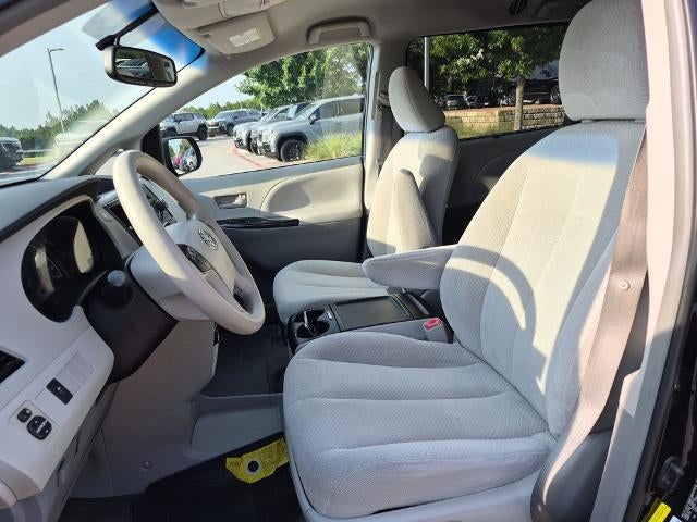 2014 Toyota Sienna 5dr 8-Pass Van V6 LE FWD (Natl)