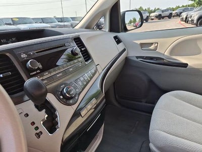 2014 Toyota Sienna 5dr 8-Pass Van V6 LE FWD (Natl)