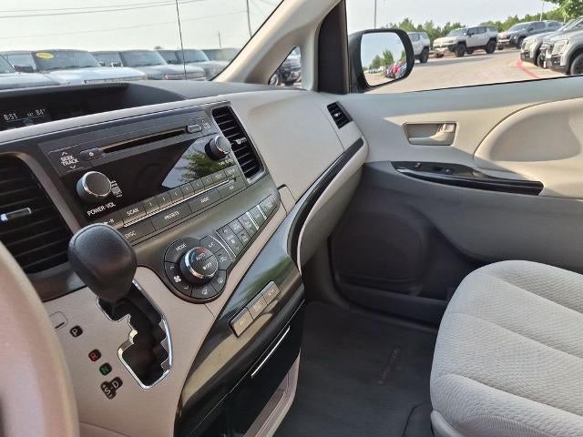 2014 Toyota Sienna 5dr 8-Pass Van V6 LE FWD (Natl)
