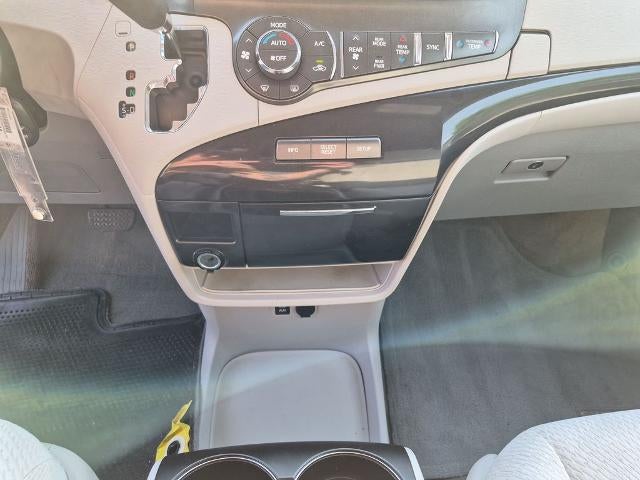 2014 Toyota Sienna 5dr 8-Pass Van V6 LE FWD (Natl)