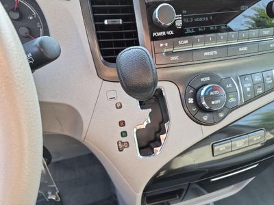 2014 Toyota Sienna 5dr 8-Pass Van V6 LE FWD (Natl)