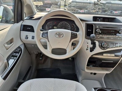 2014 Toyota Sienna 5dr 8-Pass Van V6 LE FWD (Natl)