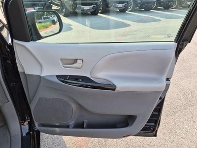 2014 Toyota Sienna 5dr 8-Pass Van V6 LE FWD (Natl)
