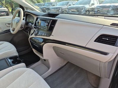 2014 Toyota Sienna 5dr 8-Pass Van V6 LE FWD (Natl)