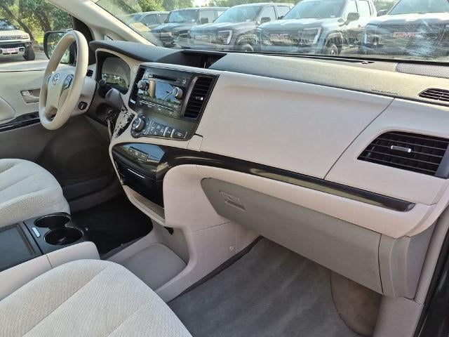 2014 Toyota Sienna 5dr 8-Pass Van V6 LE FWD (Natl)