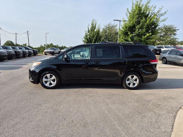 2014 Toyota Sienna 5dr 8-Pass Van V6 LE FWD (Natl)