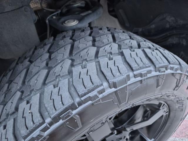 2014 Toyota Tundra 4WD Truck 4WD CrewMax Short Bed 5.7L FFV Platinum (Natl)