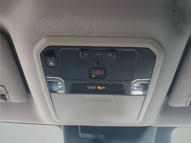 2022 Toyota Tundra 2WD 2WD SR5 CrewMax 5.5' Bed (SE)