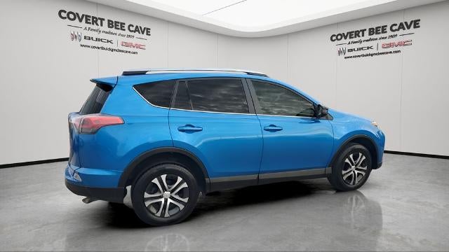 2017 Toyota RAV4 LE FWD (GS)